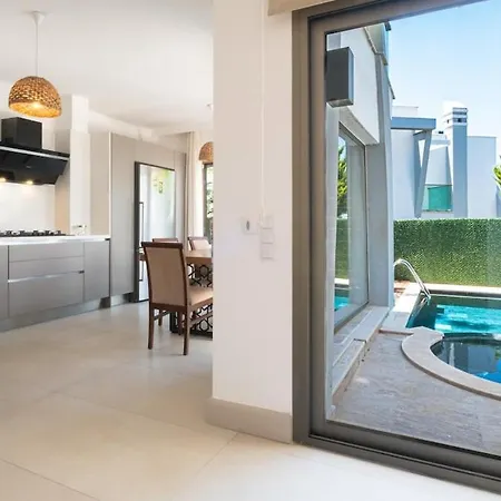 Capella - Private Pool Daire
