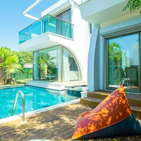 Capella - Private Pool Апартаменты
